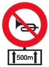 Biển phụ đặt dưới biển cấm bóp còi có ý nghĩa như thế nào?